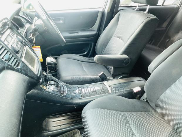 Toyota Kluger 2004