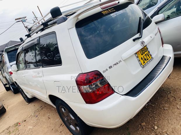 Toyota Kluger 2004