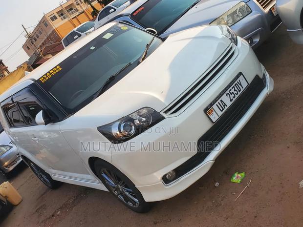 Toyota Corolla Rumion 2010 White