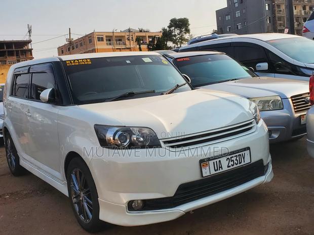 Toyota Corolla Rumion 2010 White