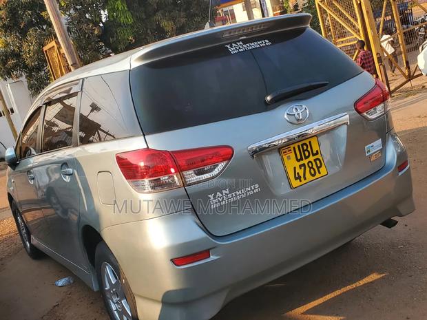 Toyota Wish 2010 Gray