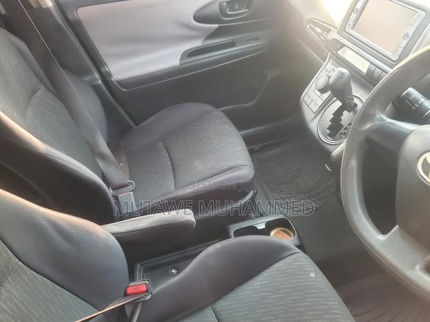 Toyota Wish 2010 Gray