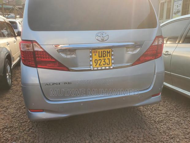 Toyota Alphard 2010 Silver