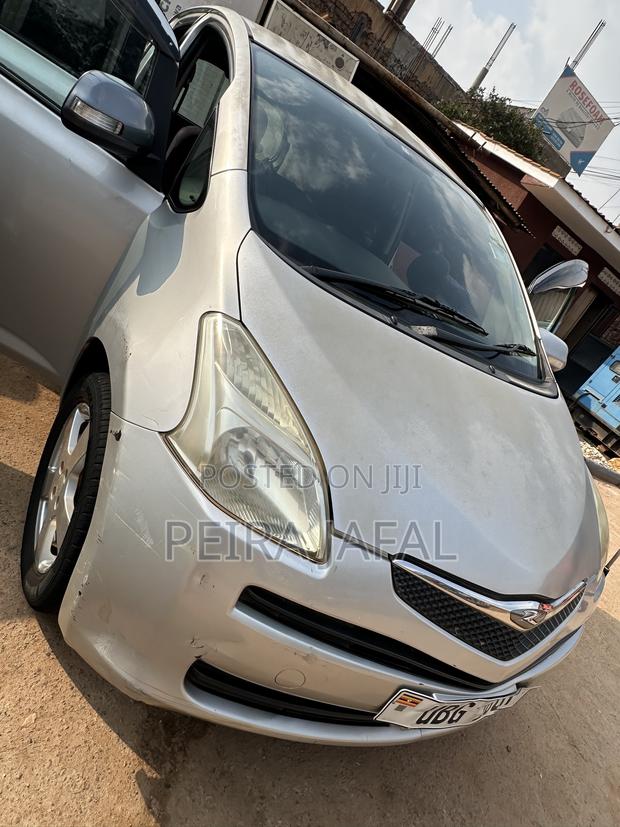Toyota Ractis 1.5 AWD 2010 Silver