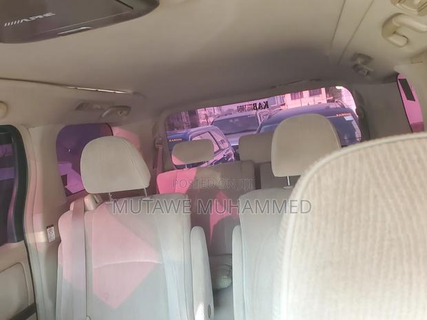 Toyota Alphard 2010 Silver