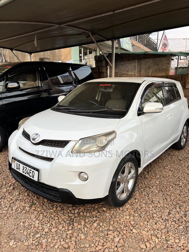 Toyota IST 2010 White