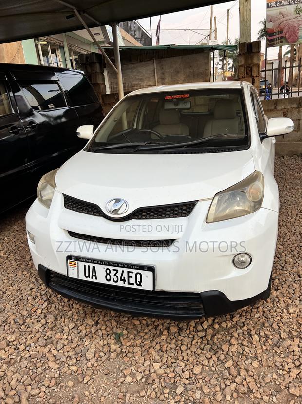 Toyota IST 2010 White