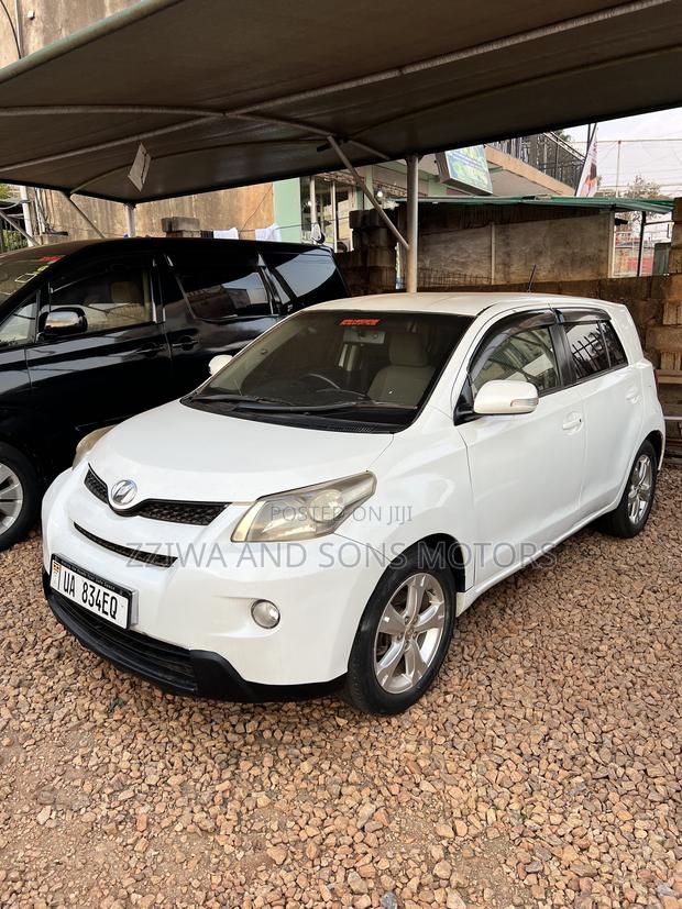 Toyota IST 2010 White