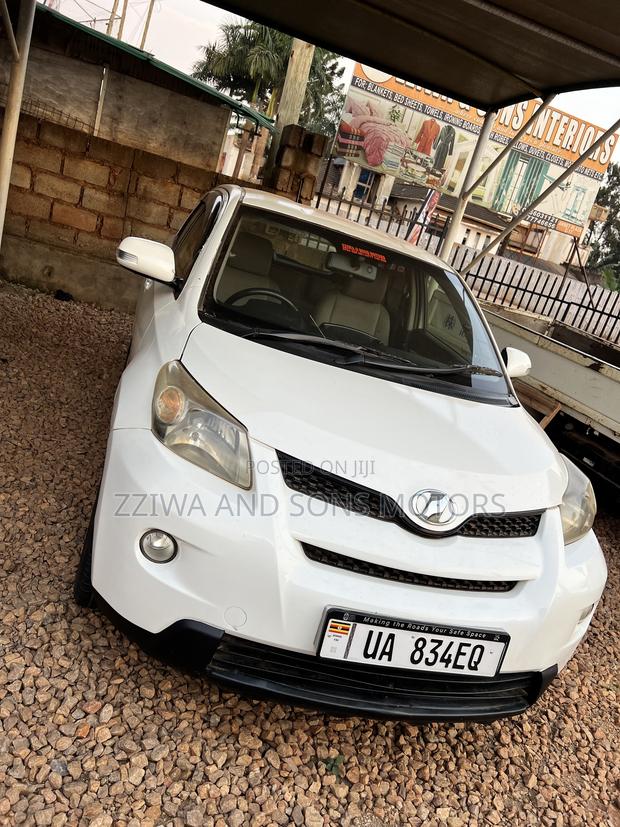 Toyota IST 2010 White