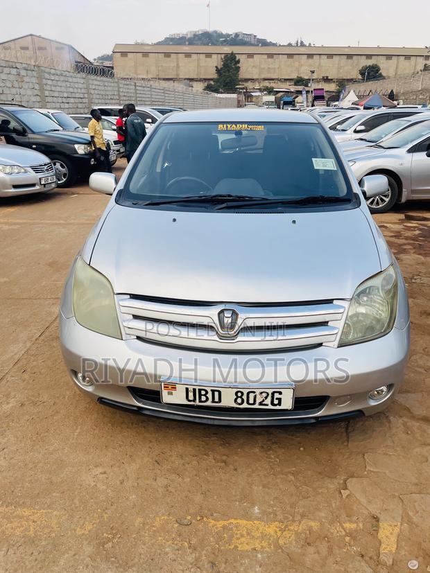 Toyota IST 2003 Silver