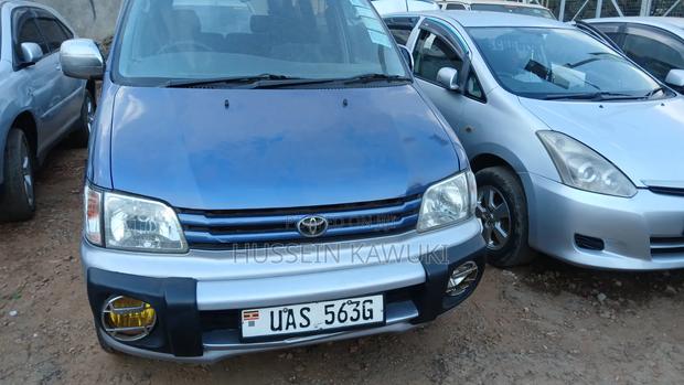 Toyota Noah 2002 Blue