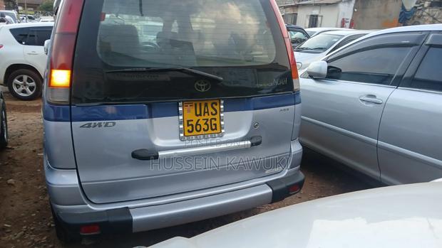 Toyota Noah 2002 Blue