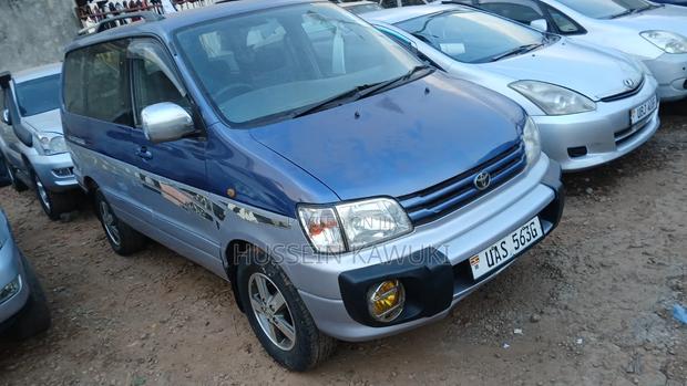 Toyota Noah 2002 Blue