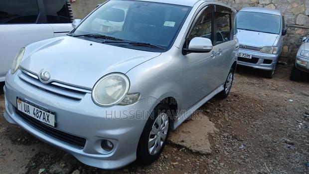 Toyota Sienta 2008 Silver