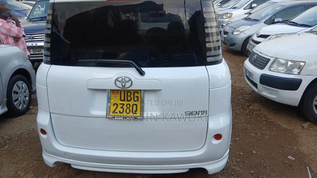 Toyota Sienta 2006 White