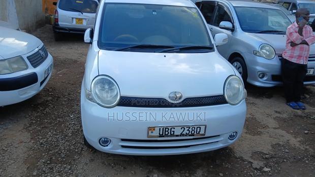 Toyota Sienta 2006 White