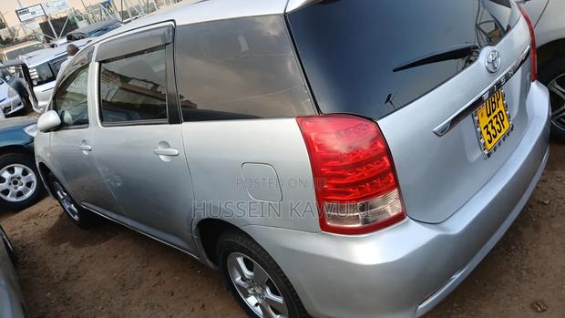Toyota Wish 2004 Silver