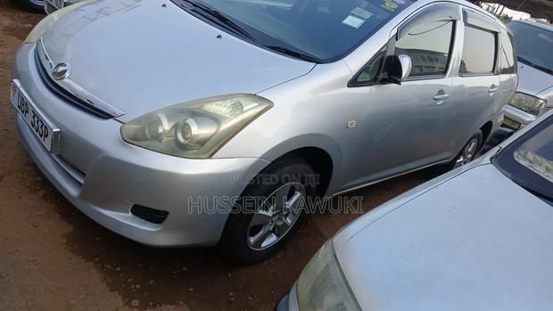 Toyota Wish 2004 Silver