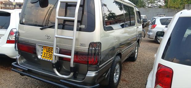 Toyota Grand HiAce 2001 Silver
