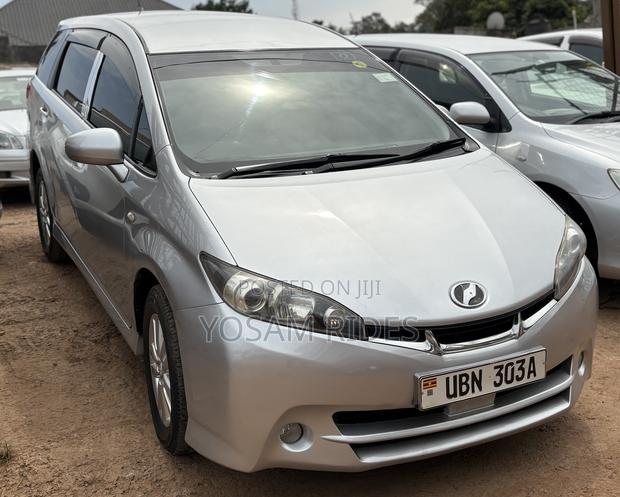 Toyota Wish 2012 Silver
