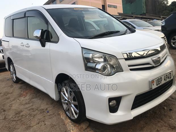 Toyota Noah 2012 White