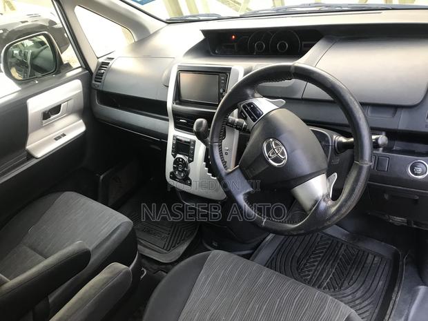 Toyota Noah 2012 White