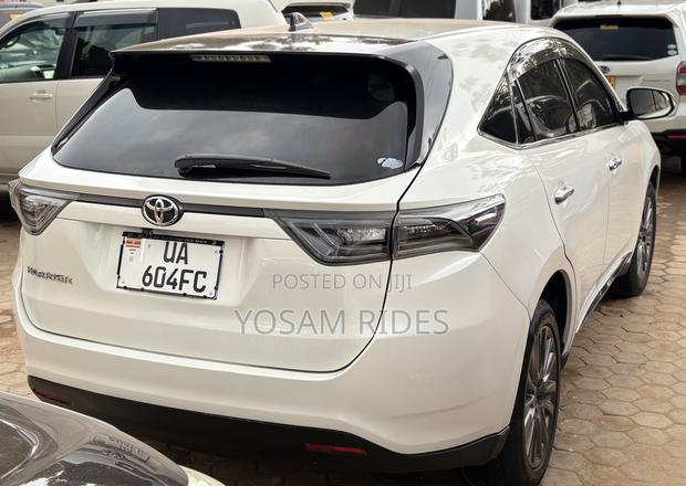 Toyota Harrier 2.0 2015 Black