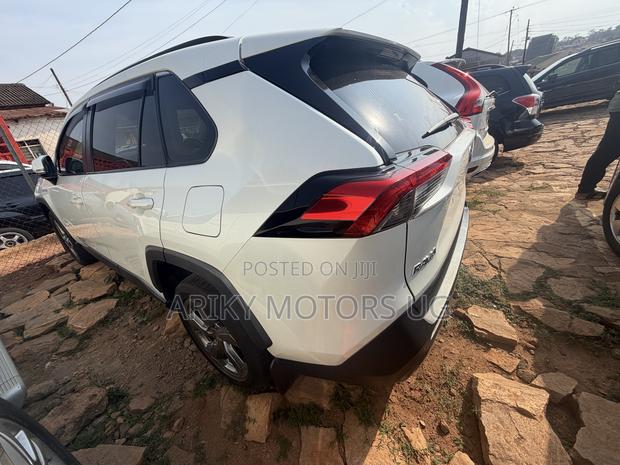 Toyota RAV4 2020 White