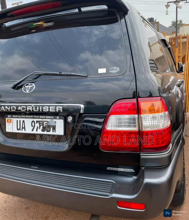 Toyota Land Cruiser 2002 Black
