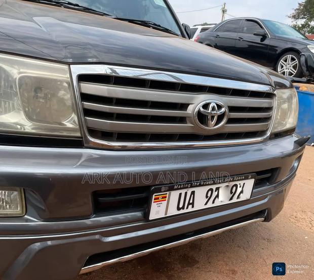 Toyota Land Cruiser 2002 Black