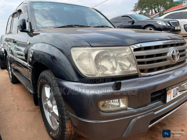 Toyota Land Cruiser 2002 Black