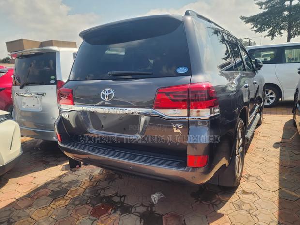 Toyota Land Cruiser 2018 Brown