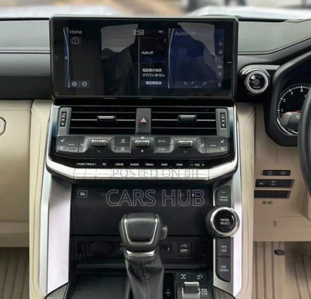 Toyota Land Cruiser LC300 2024 White