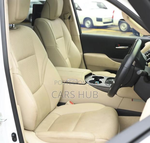 Toyota Land Cruiser LC300 2024 White