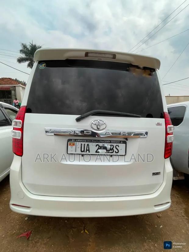 Toyota Noah 2011 White