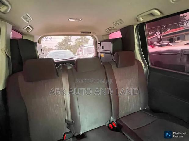 Toyota Noah 2011 White