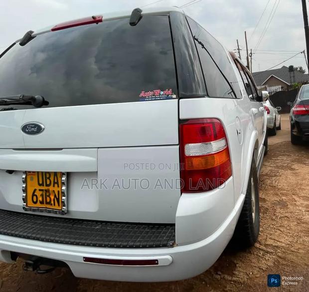 Ford Explorer 2002 White
