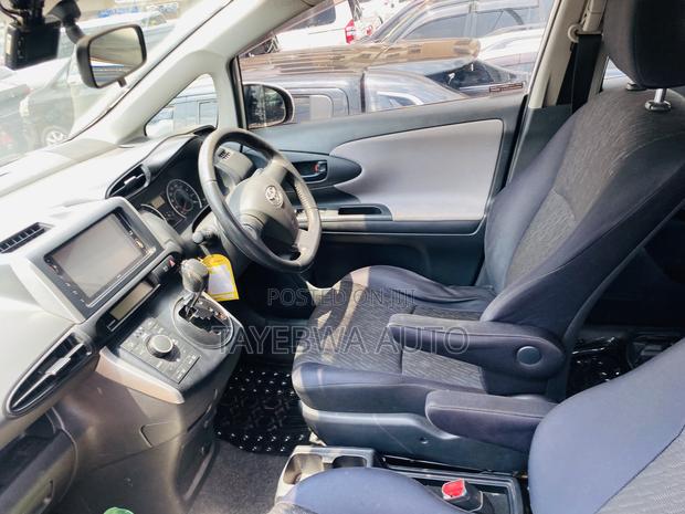 Toyota Wish 2010 White