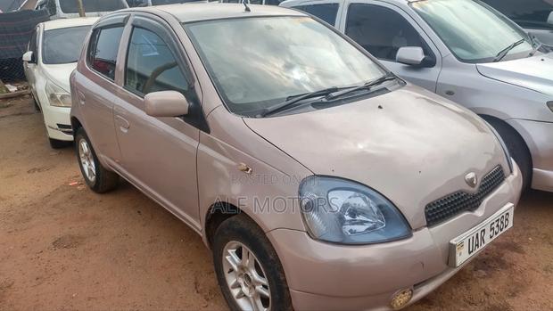 Toyota Vitz 2000 Pink