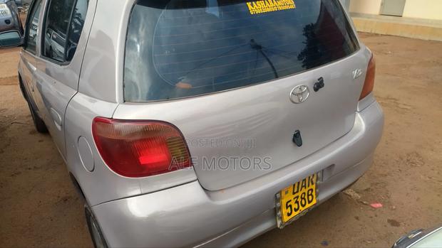 Toyota Vitz 2000 Pink