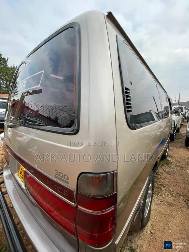 Toyota Grand HiAce 2000 Gray