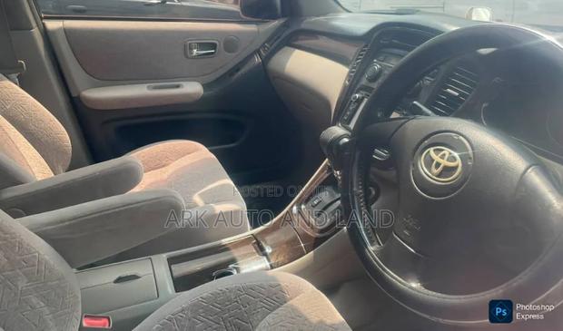 Toyota Kluger 2005 White
