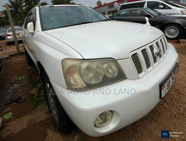 Toyota Kluger 2005 White