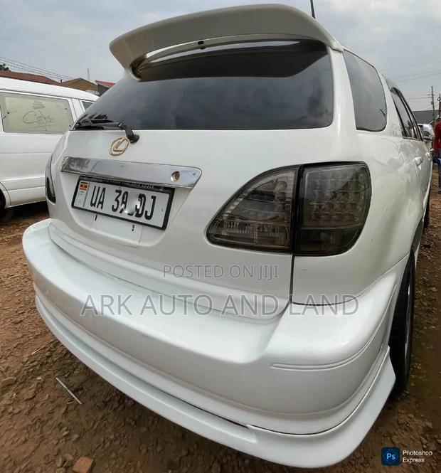 Toyota Harrier 2000 White