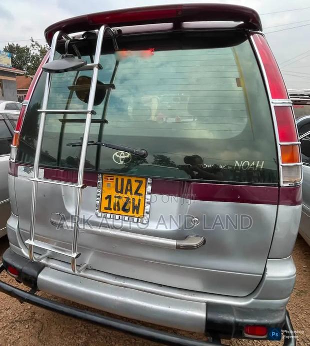 Toyota Noah 2001 Maroon