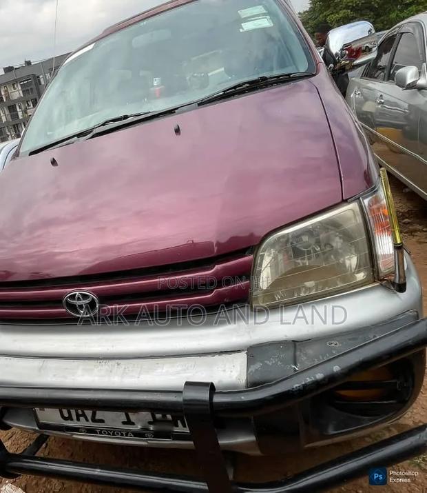Toyota Noah 2001 Maroon