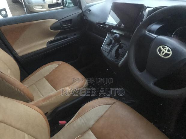 Toyota Wish 2010 Silver