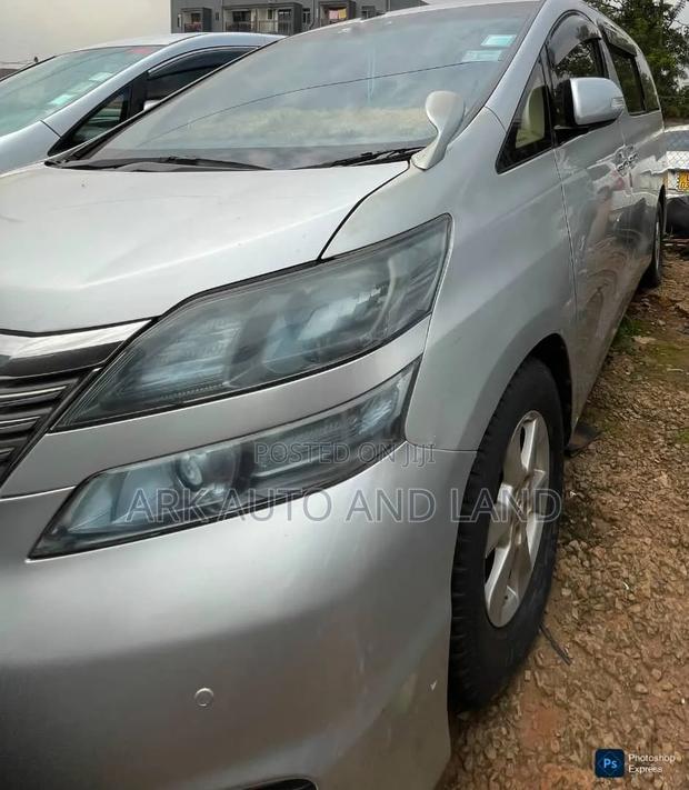Toyota Alphard 2009 Silver