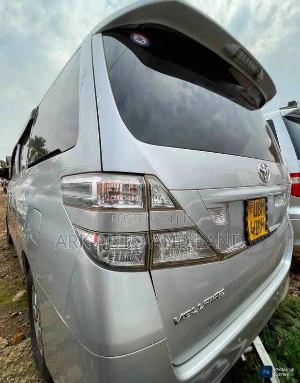 Toyota Alphard 2009 Silver