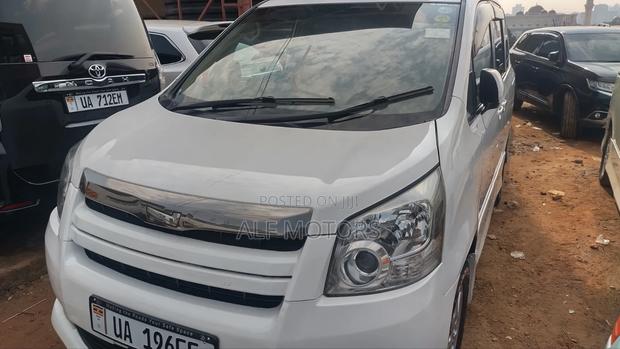 Toyota Noah 2011 White